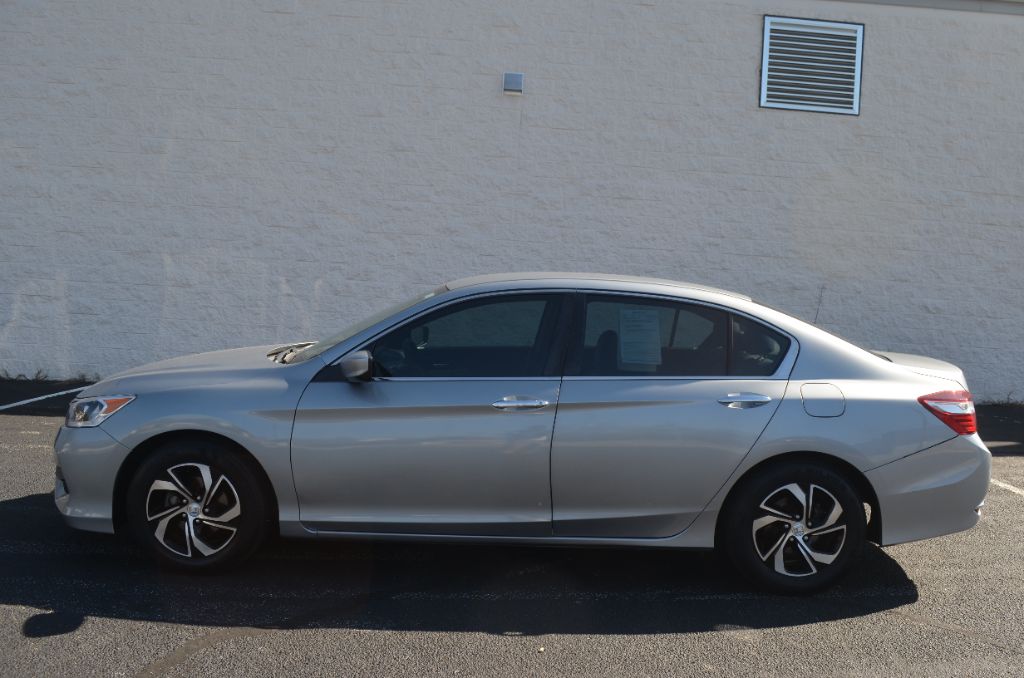 2017 Honda Accord LX's photo